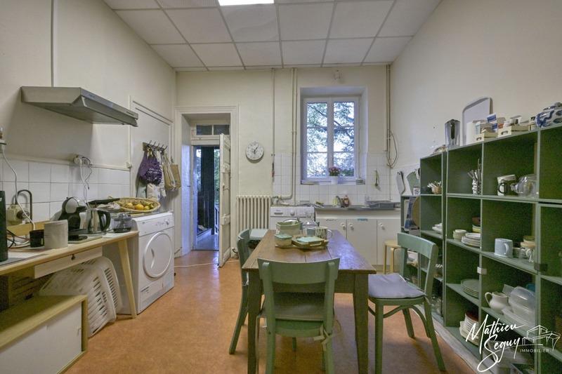 Propriété - 498 m² - 18 pièces