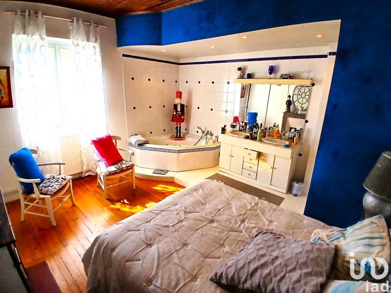 Maison - 240 m² - 6 pièces