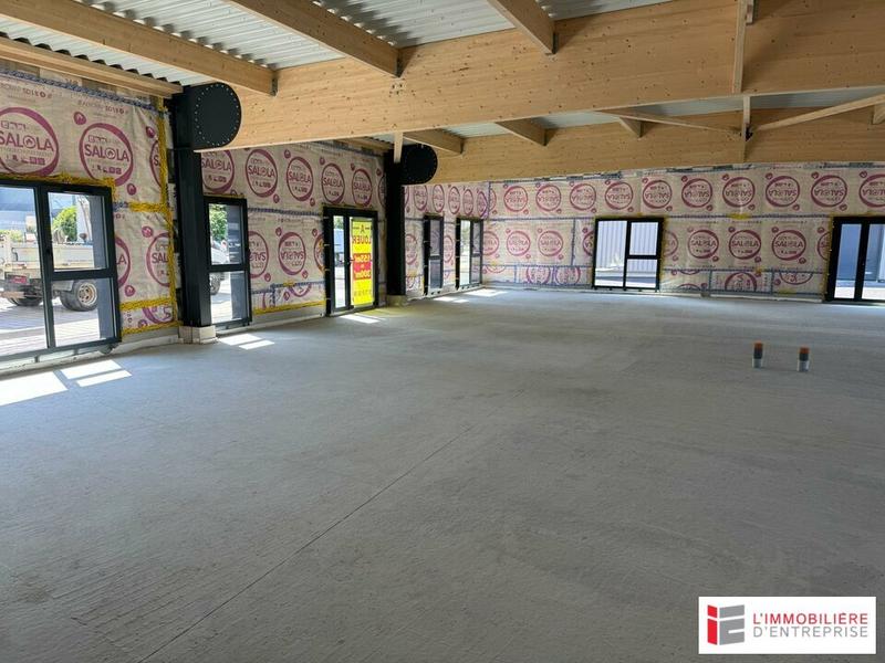 Local d'activité / Entrepôt - 300 m²