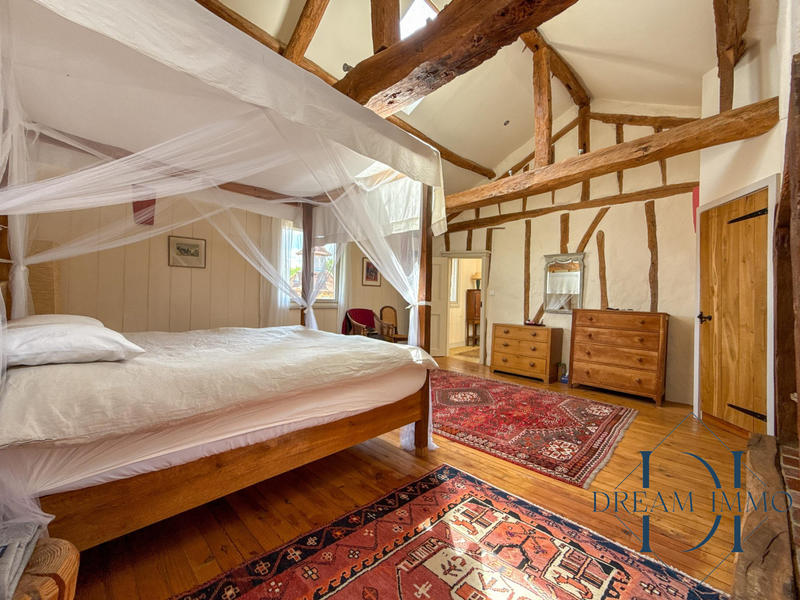 Maison - 704 m² - 22 pièces