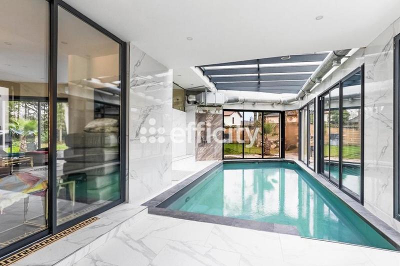 Maison - 300 m² - 5 pièces