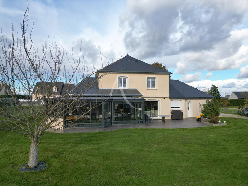 Maison - 185 m² - 5 pièces