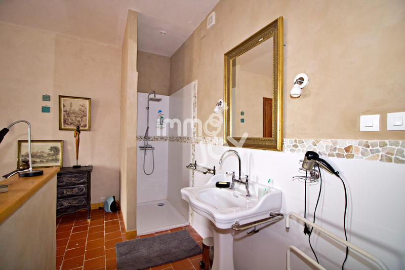 Maison - 305 m² - 11 pièces