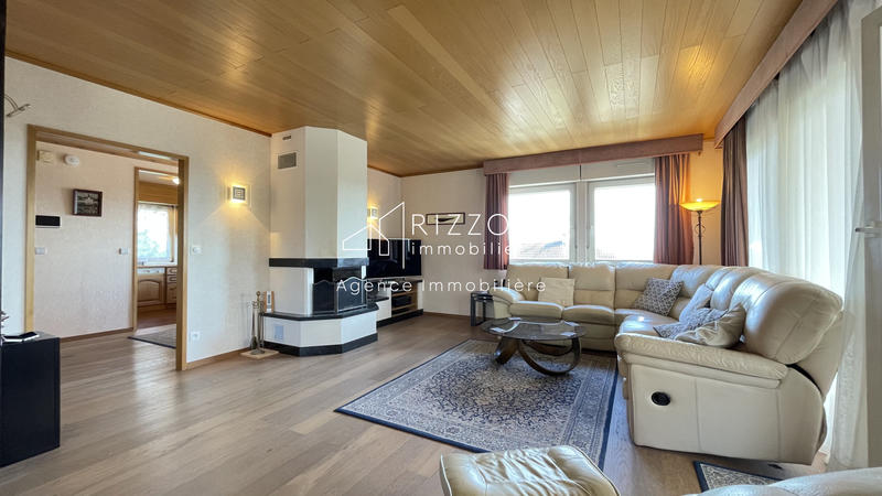 Maison - 246 m² - 9 pièces