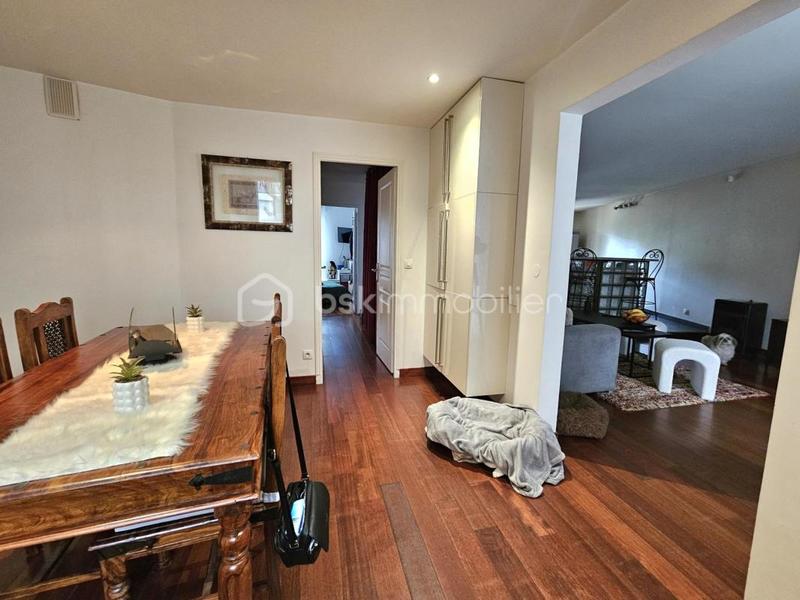 Appartement - 90 m² - 5 pièces