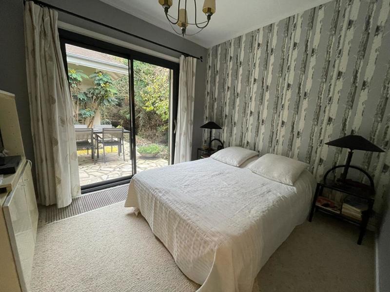 Maison - 230 m² - 8 pièces