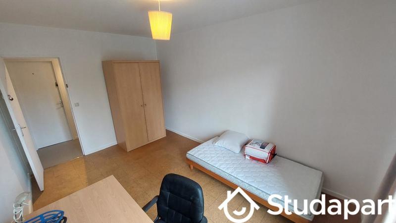 Chambre - 10 m² - 1 pièce