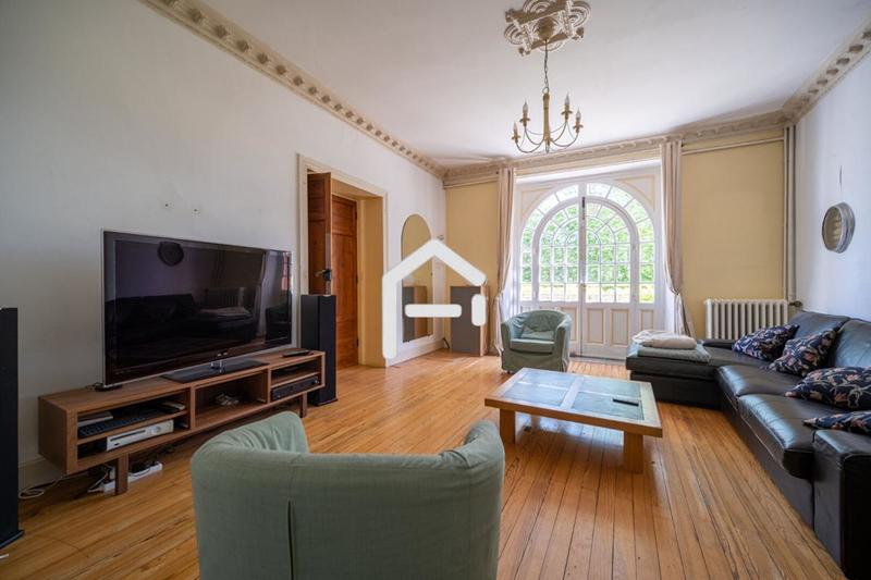 Maison - 250 m² - 7 pièces