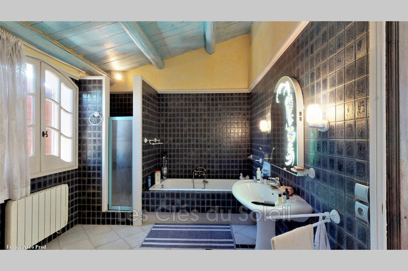 Maison - 227 m² - 8 pièces