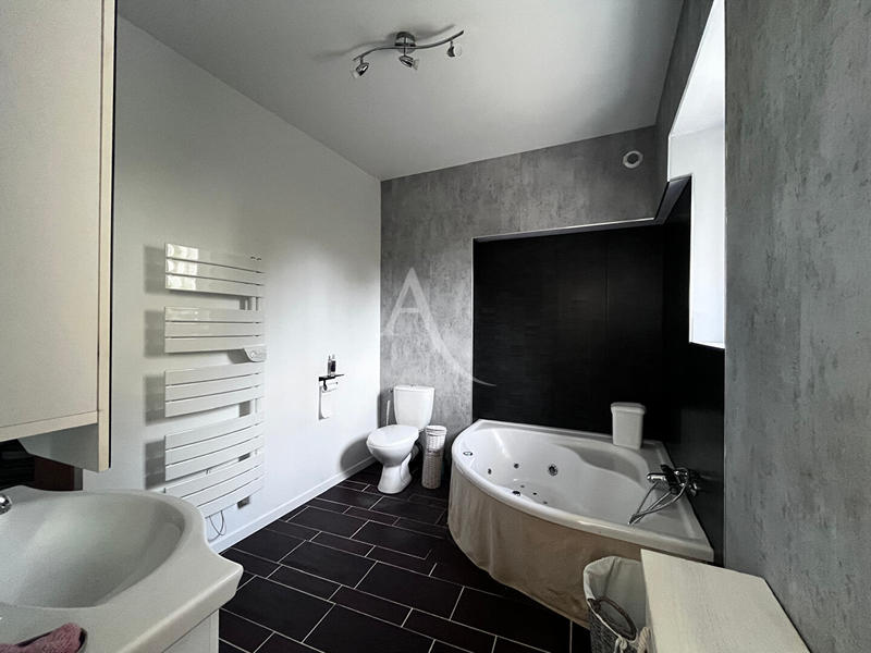 Demeure - 174 m² - 7 pièces