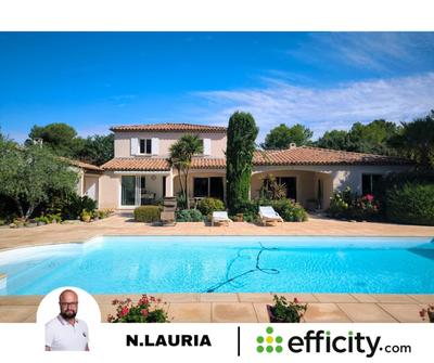 Maison - 240 m² - 6 pièces