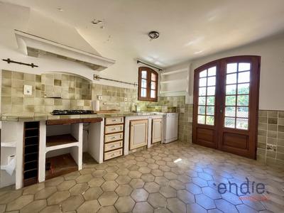 Maison - 180 m² - 5 pièces