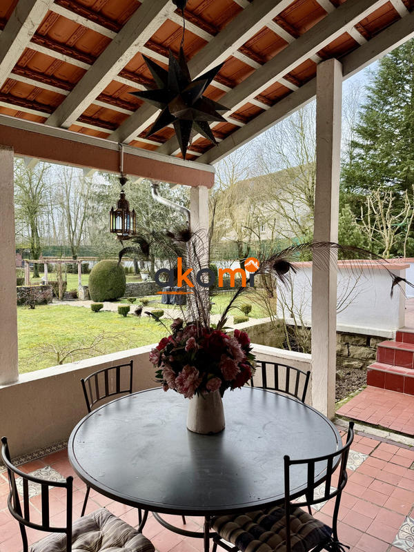 Maison - 432 m² - 8 pièces