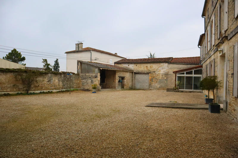 Maison - 238 m² - 4 pièces
