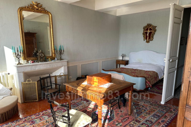 Maison - 335 m² - 15 pièces