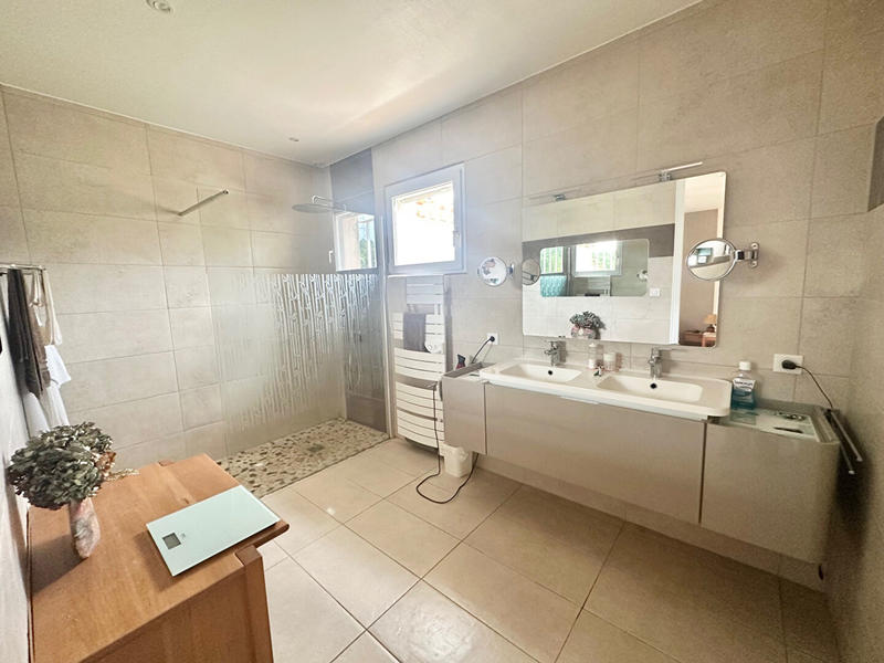 Maison - 208 m² - 6 pièces