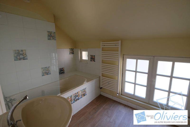 Maison - 285 m² - 8 pièces