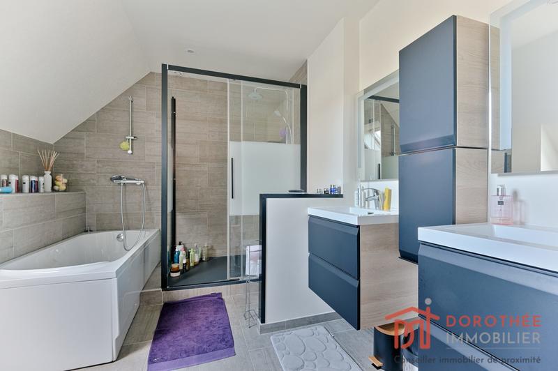 Maison - 227 m² - 8 pièces