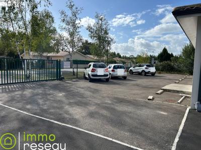 Local d'activités - 134 m² - 5 pièces