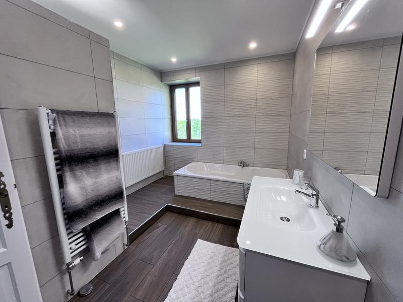 Maison traditionnelle - 230 m² - 9 pièces