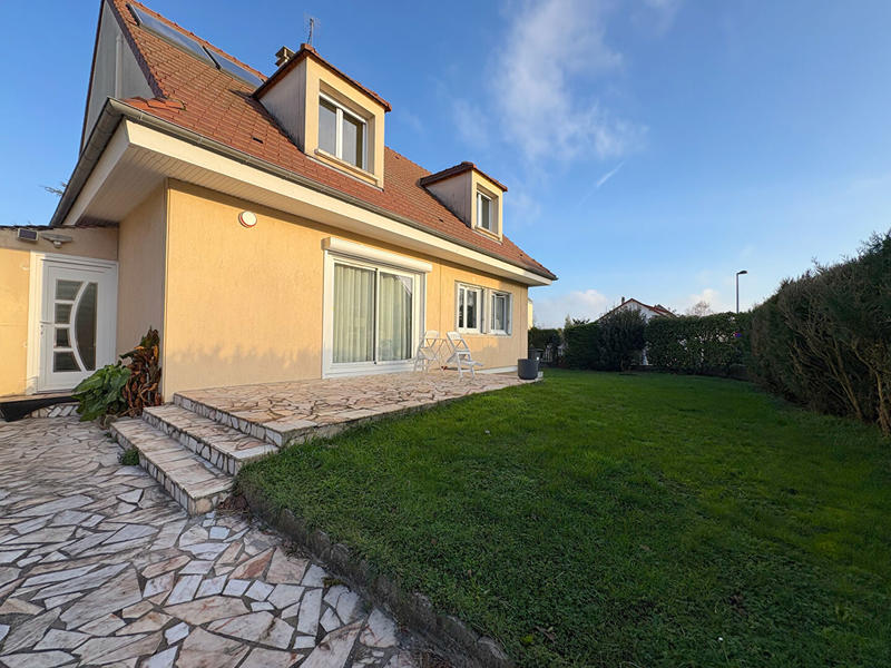 Maison - 136 m² - 8 pièces