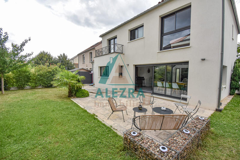 Maison - 181 m² - 7 pièces