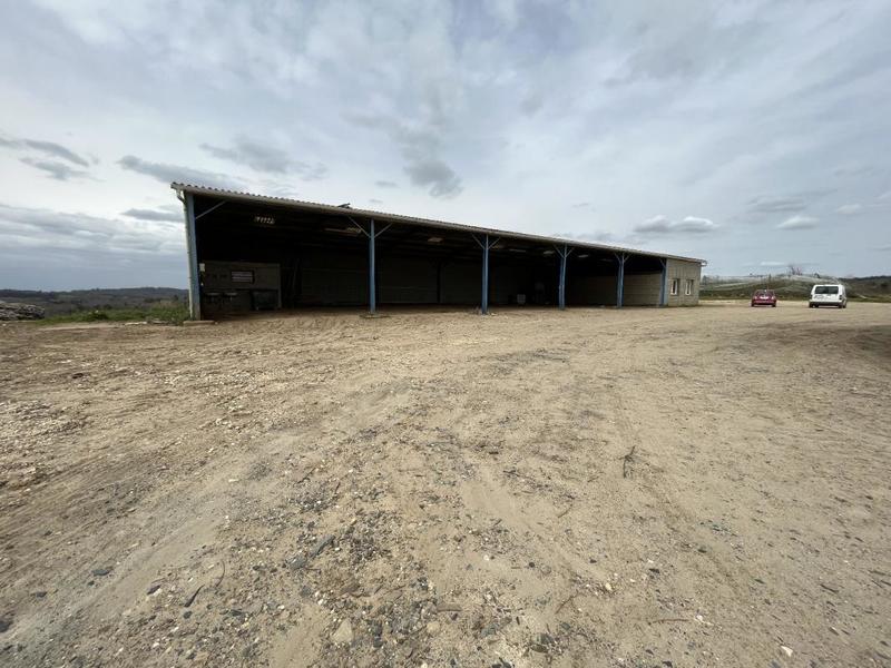 Maison ancienne - 530 m² - 3 pièces