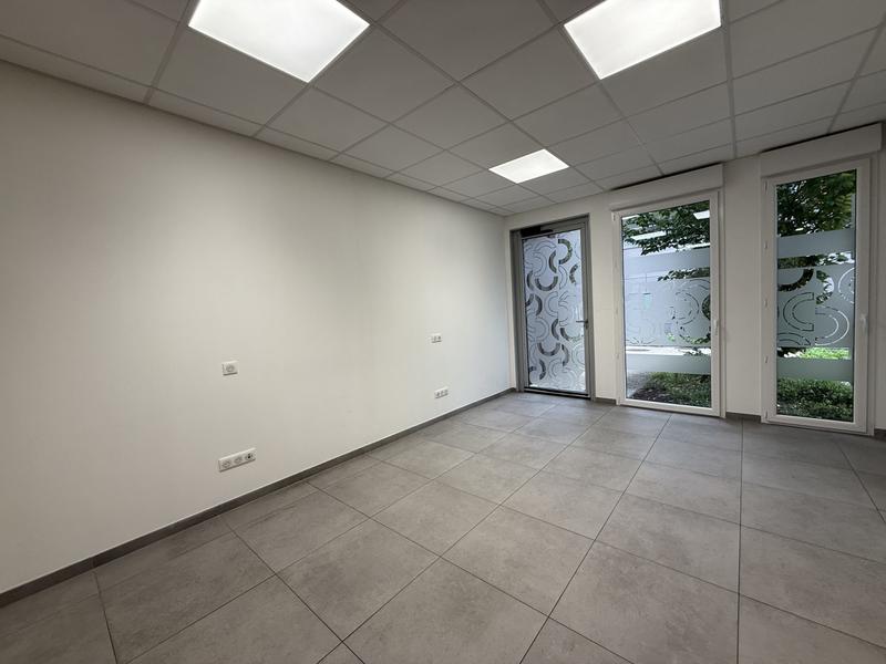 Local commercial - 139 m² - 6 pièces