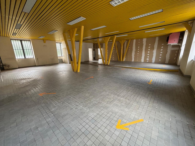 Local commercial - 810 m²