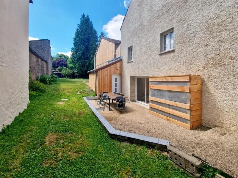 Maison - 207 m² - 7 pièces