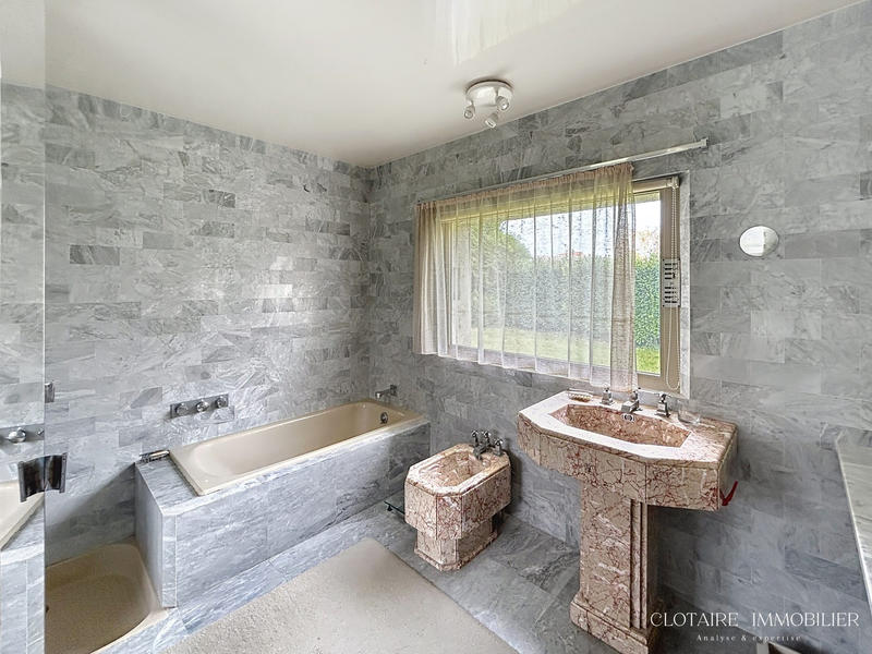 Maison ancienne - 340 m² - 10 pièces