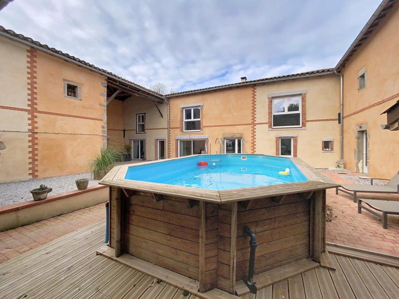 Maison - 258 m² - 6 pièces