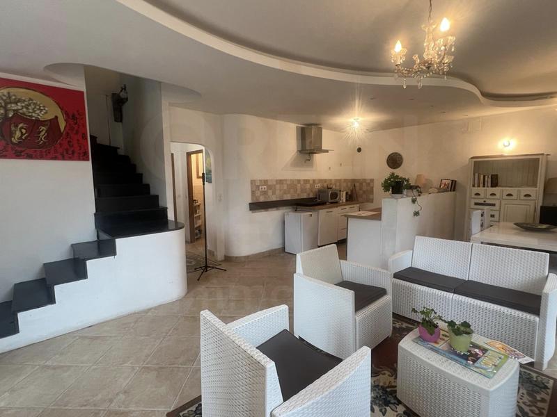 Maison - 232 m² - 8 pièces