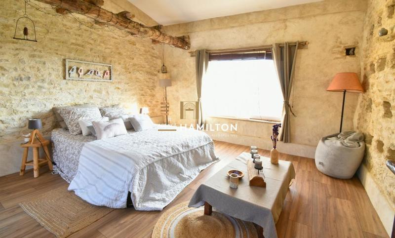 Propriété - 399 m² - 11 pièces