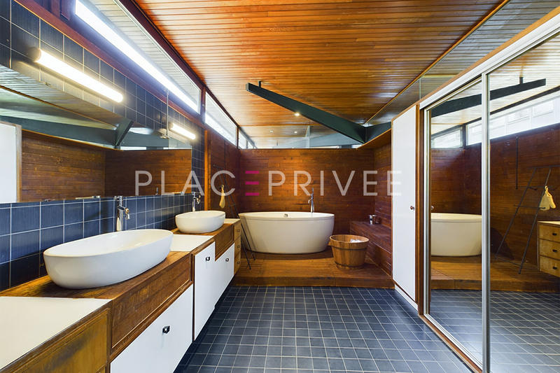 Maison - 400 m² - 12 pièces