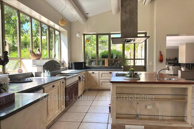 Maison - 260 m² - 7 pièces