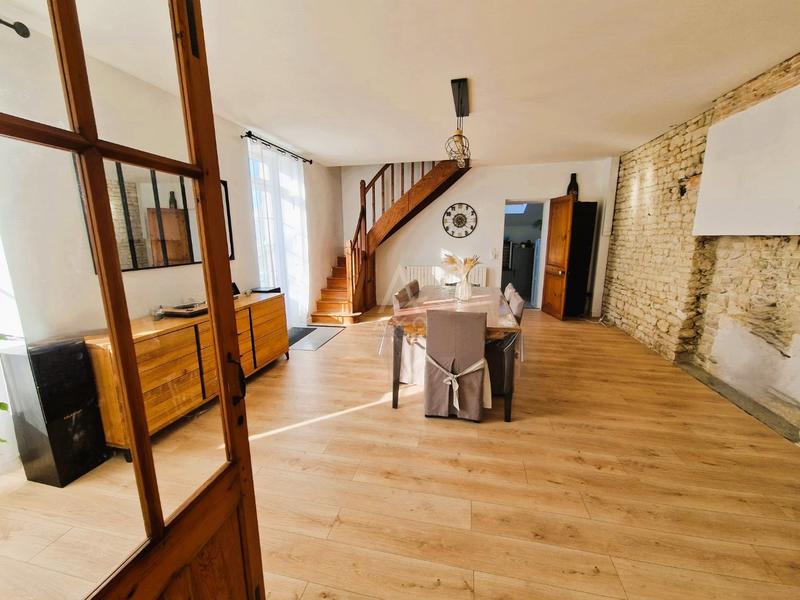 Maison - 220 m² - 9 pièces