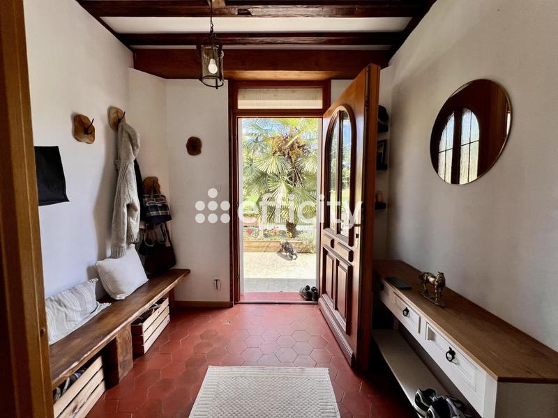 Maison - 211 m² - 9 pièces