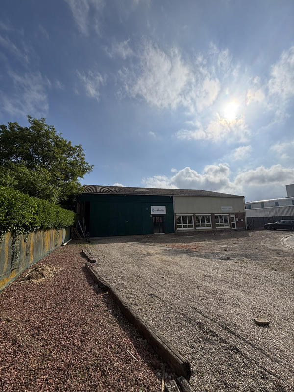 Local d'activités - 220 m²