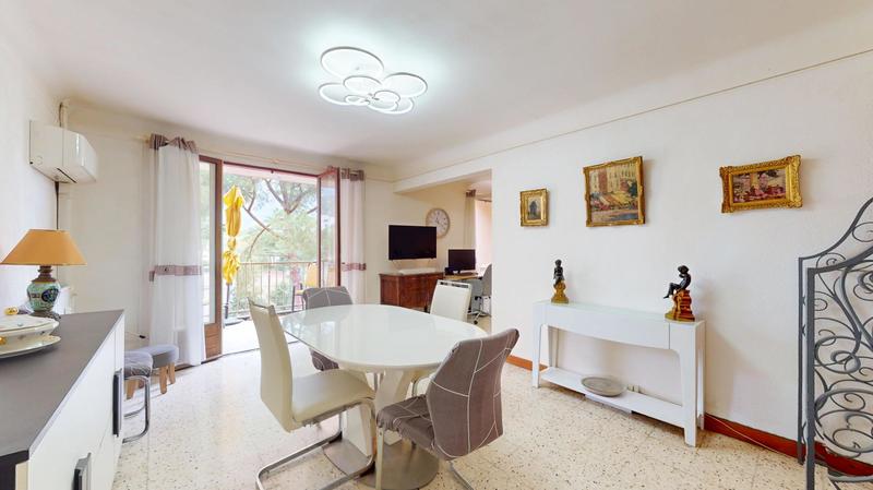 Appartement - 80 m² - 4 pièces