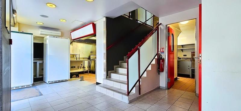 Local commercial - 214 m² - 7 pièces