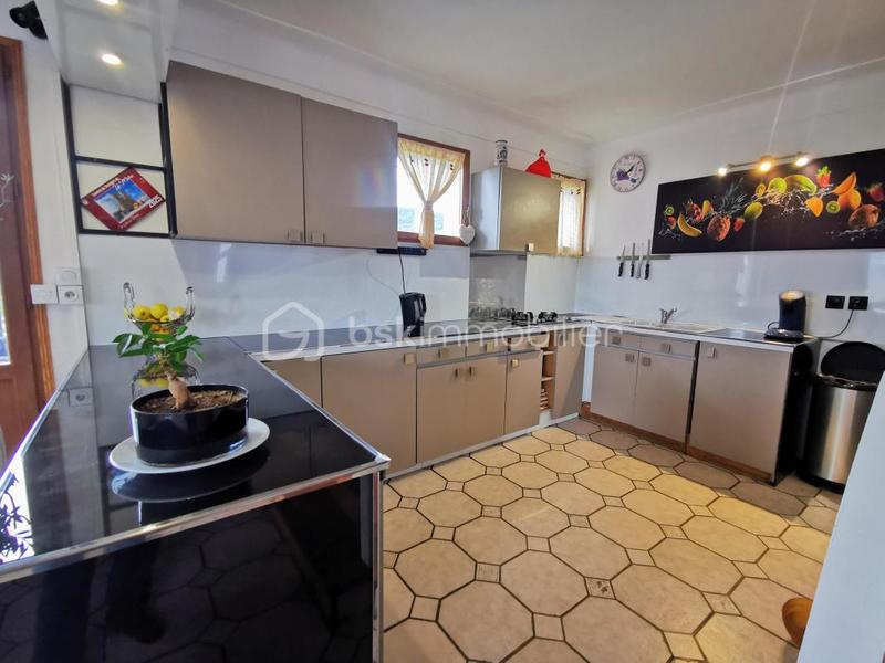 Maison - 222 m² - 10 pièces