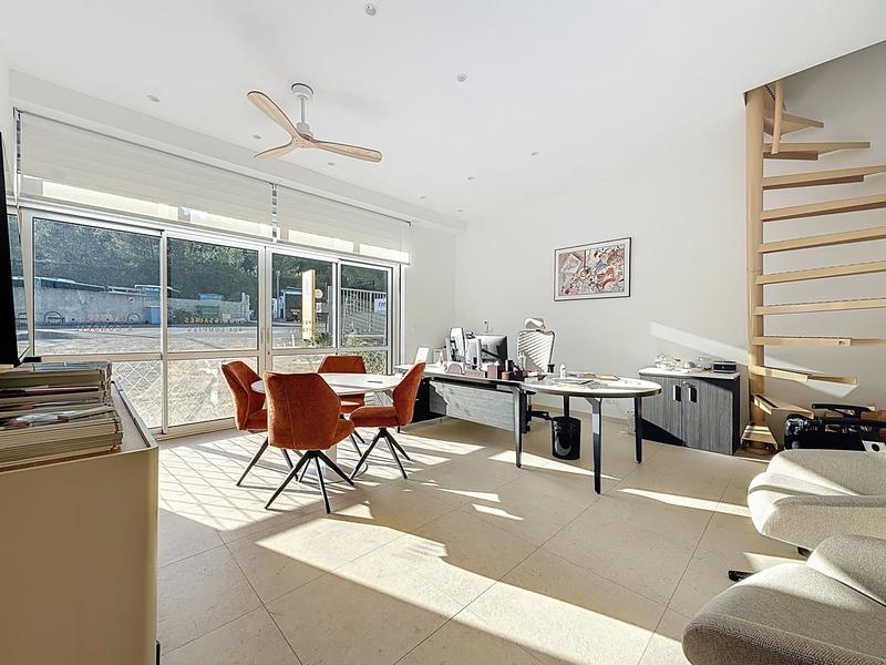 Bureau - 99 m² - 3 pièces