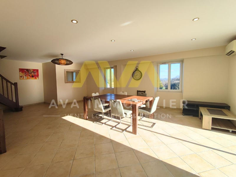 Propriété - 264 m² - 8 pièces