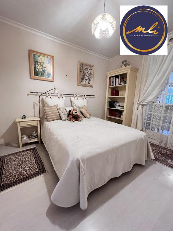 Maison traditionnelle - 175 m² - 8 pièces