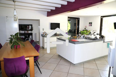 Maison - 250 m² - 6 pièces