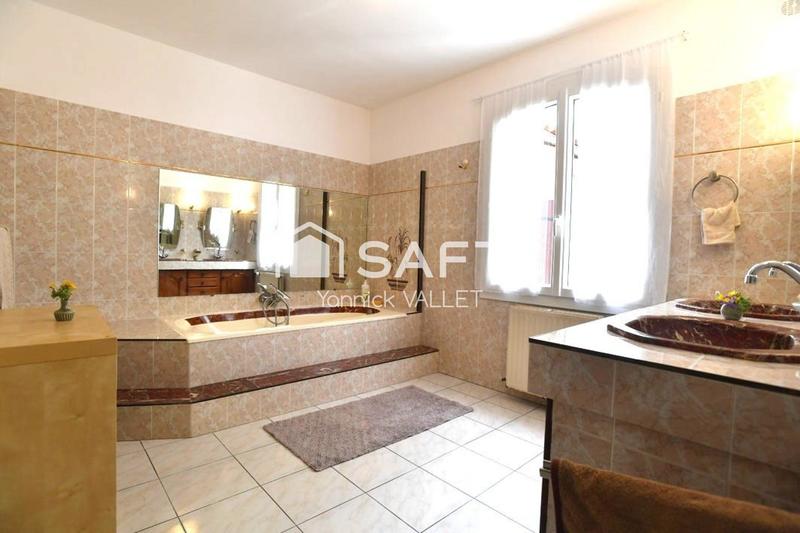 Maison - 207 m² - 10 pièces