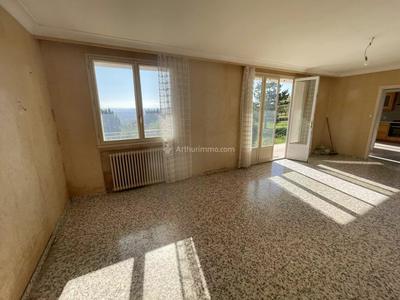 Maison - 98 m² - 10 pièces