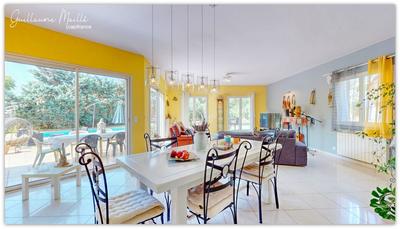 Villa - 218 m² - 8 pièces