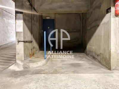 Parking / Garage - 8 m²